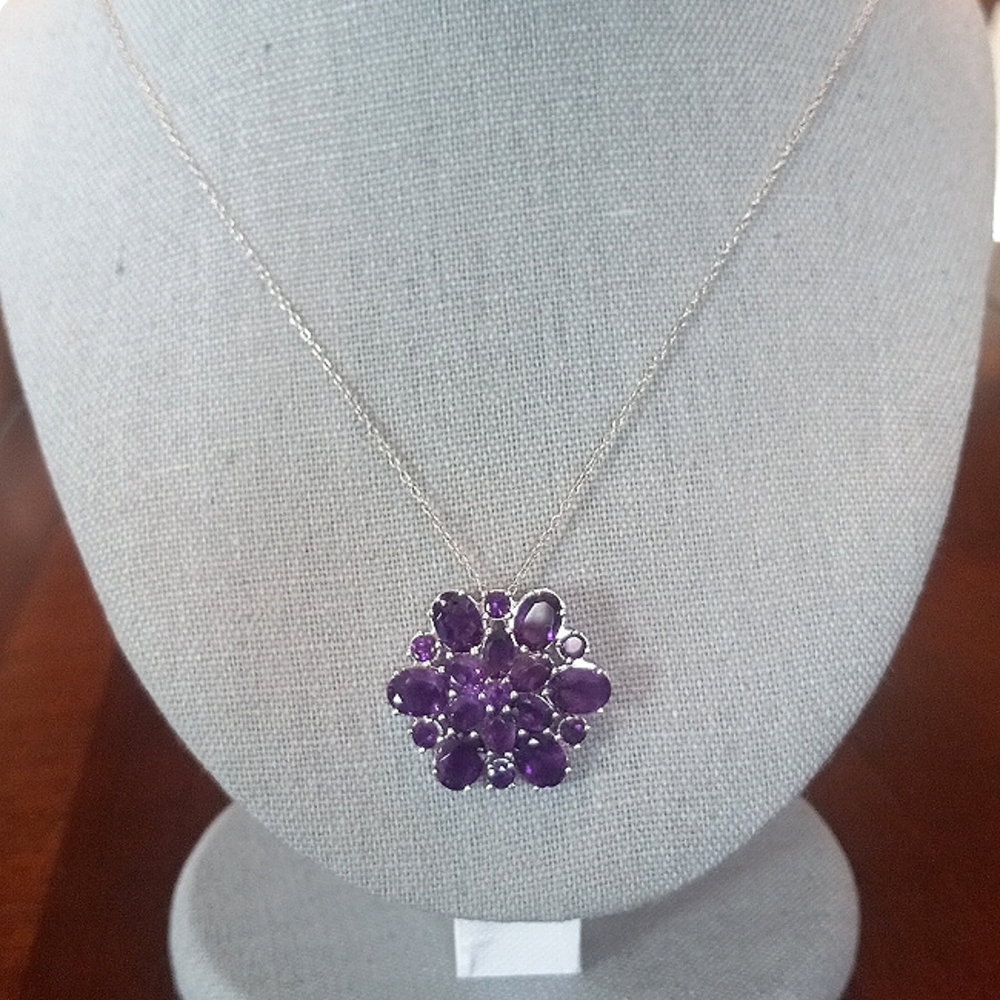 Purple Amethyst Pendant in .925 Sterling Silver (approx. 7cts) incl. 18" Chain